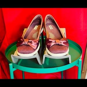 Skechers GOwalk Lite - Romance in Burgundy